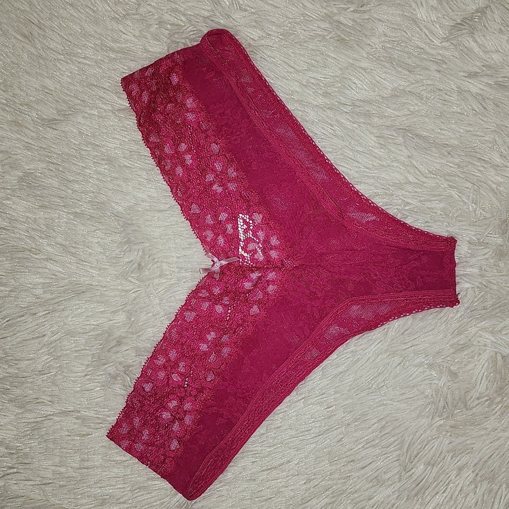 VINTAGE VICTORIAS SECRET MEDIUM PANTIES